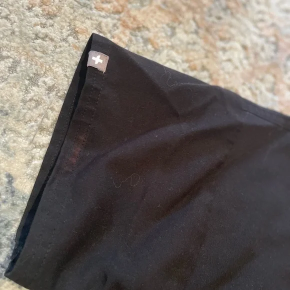 Figs scrub top - Picture 3 of 3